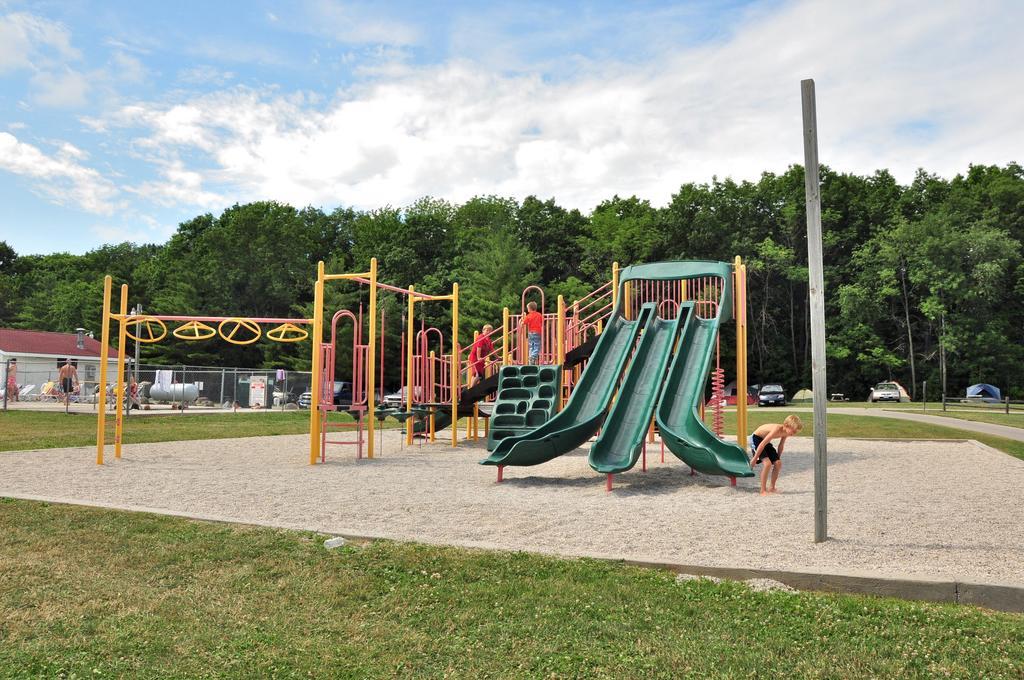Plymouth Rock Camping Resort Rustic Cabin Elkhart Lake ภายนอก รูปภาพ
