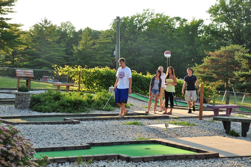 Plymouth Rock Camping Resort Rustic Cabin Elkhart Lake ภายนอก รูปภาพ