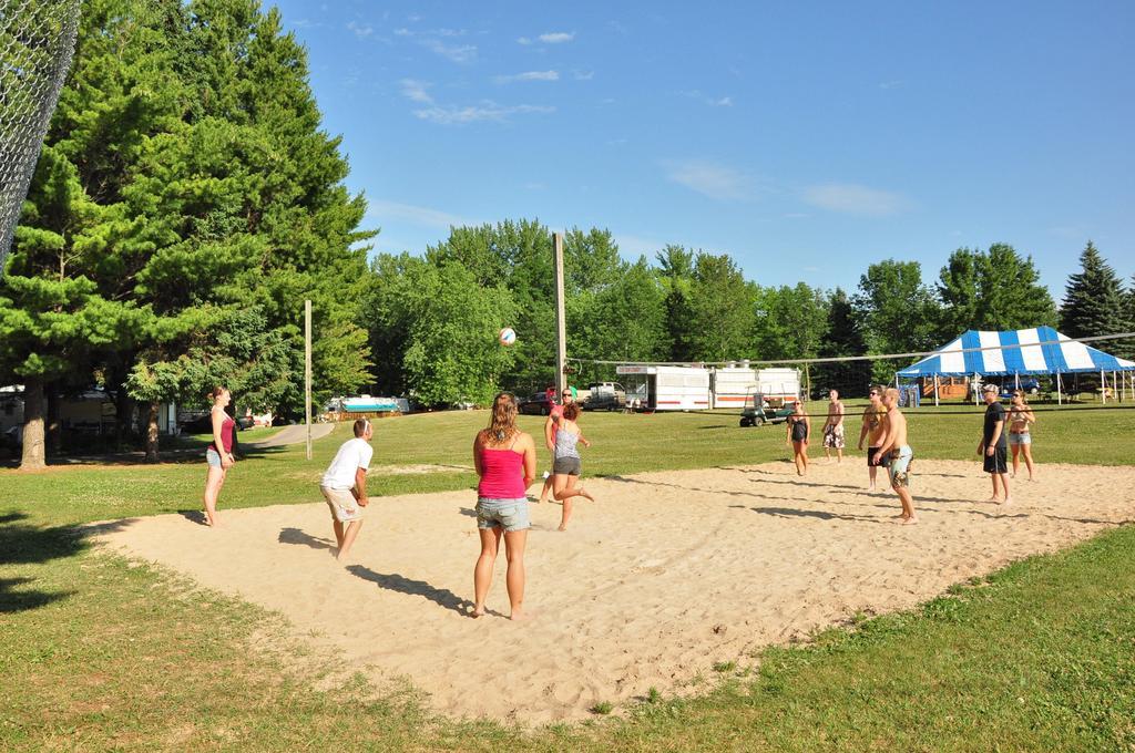 Plymouth Rock Camping Resort Rustic Cabin Elkhart Lake ภายนอก รูปภาพ