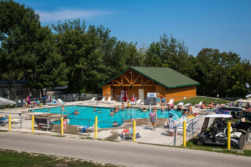 Plymouth Rock Camping Resort Rustic Cabin Elkhart Lake ภายนอก รูปภาพ