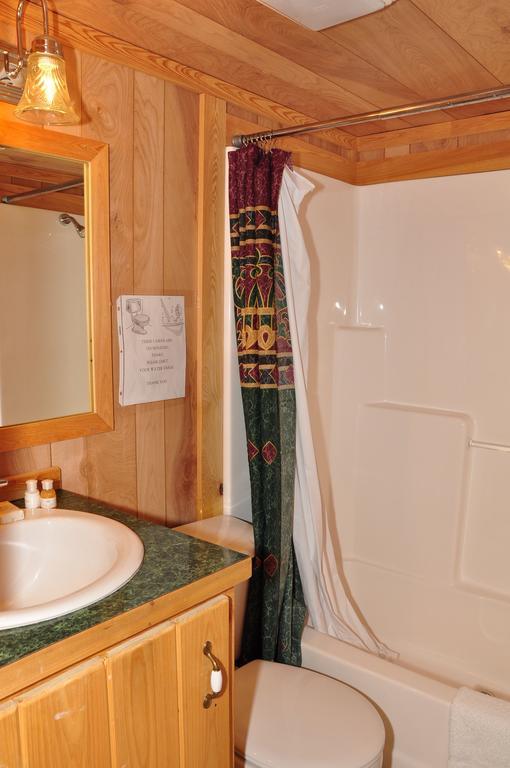 Plymouth Rock Camping Resort Rustic Cabin Elkhart Lake ภายนอก รูปภาพ