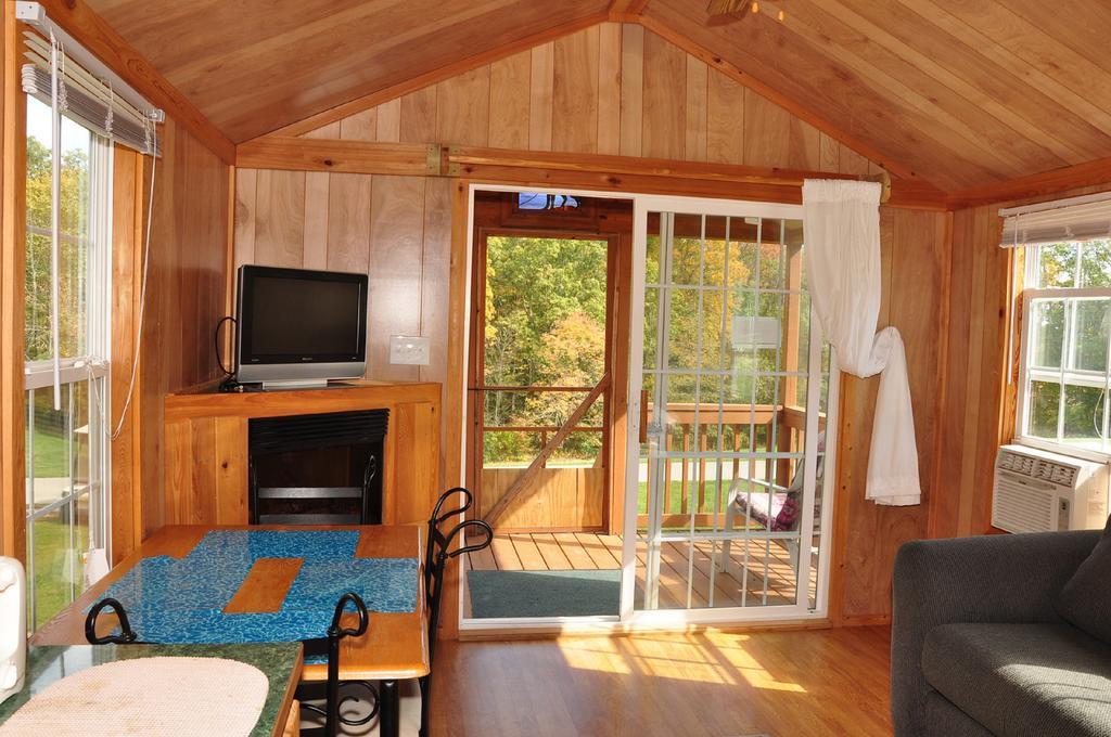 Plymouth Rock Camping Resort Rustic Cabin Elkhart Lake ภายนอก รูปภาพ