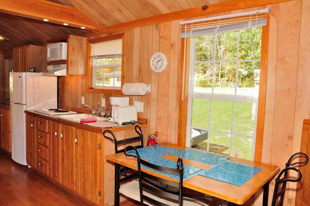 Plymouth Rock Camping Resort Rustic Cabin Elkhart Lake ภายนอก รูปภาพ